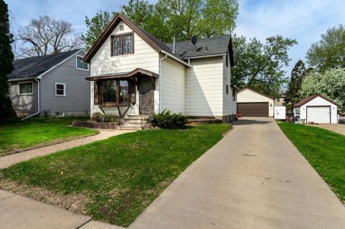 1073 Hall Ave, Saint Paul, MN 55118-1424