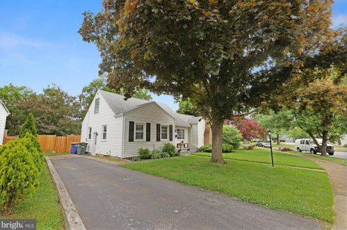1294 Kingsley Rd, Camp Hill, PA 17011-6114