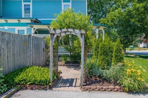 1030 Pine St, Palmer, MA 01069-1342