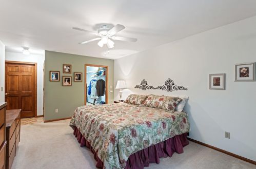 7522 Mequon Square Dr, Thiensville WI  53092-8528 exterior