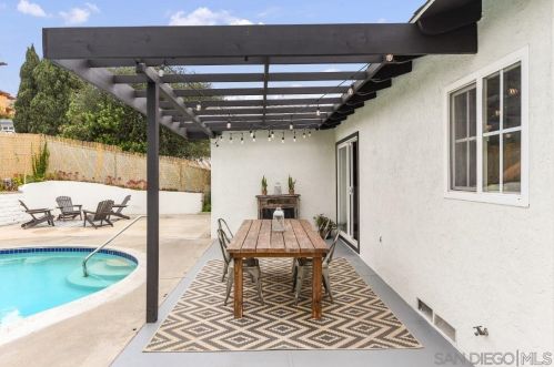 750 Smith Dr, Vista CA  92084-4428 exterior