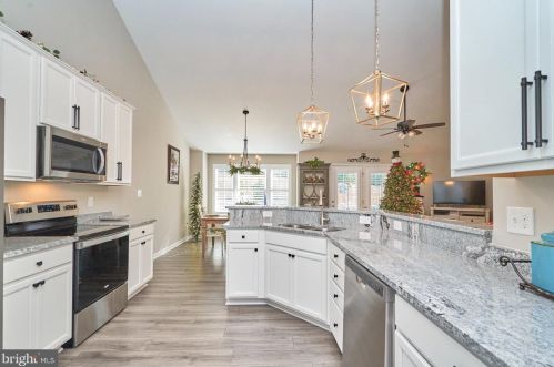 1201 Happy Ridge Dr, Front Royal VA  22630 exterior