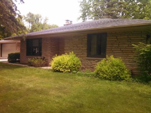 12832 Shoreland Dr, Thiensville, WI 53097-2304