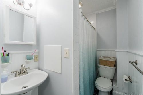 48 Ctr St, United States Coast Guard Ac CT  06320-5344 exterior