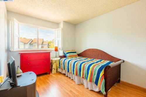 1408 Greenfield Cir, Pinole CA  94564-2136 exterior