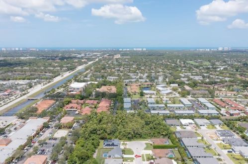 28 Wickliffe Dr, Naples, FL 34110-1332