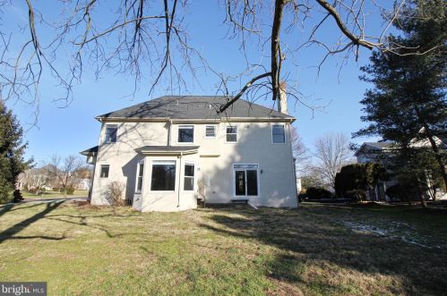 42 Bruce Dr, Southampton PA  18966-2125 exterior
