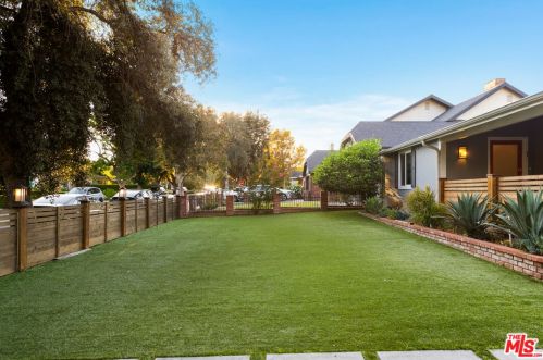11739 Hesby St, North Hollywood, CA 91607-3208