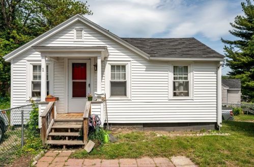 11 Pearl St, Dover NH  03820-3147 exterior