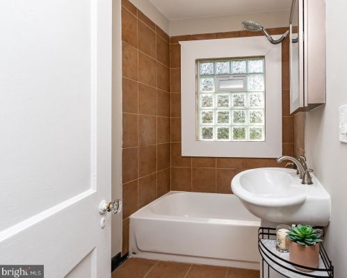 17 Ridgeway Ave, Manor PA  19036-1923 exterior