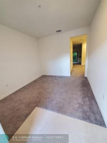 172 185th Way, Hollywood FL  33029-5433 exterior