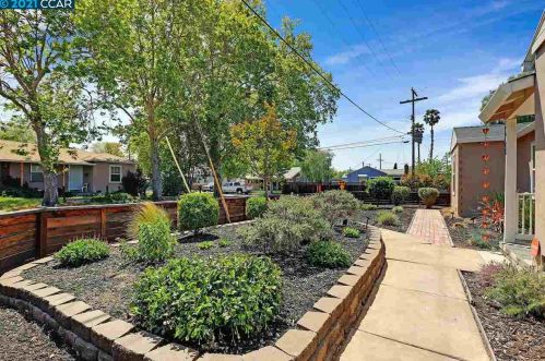 2704 Birch Ave, Concord CA  94520-1716 exterior