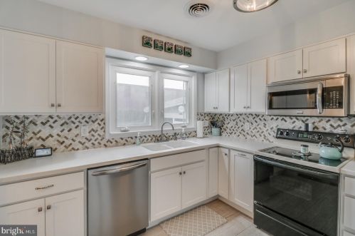 121 School Pl, Slaughter Beach DE  19963-1821 exterior