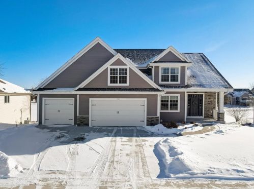 1146 Seneca St, Hartford, WI 53027-2585