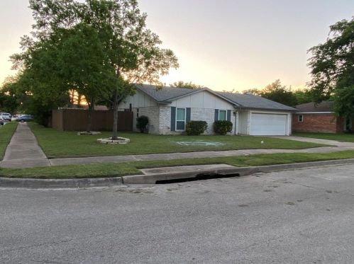 5501 Finian Ln, Fort Worth, TX 76180-5724