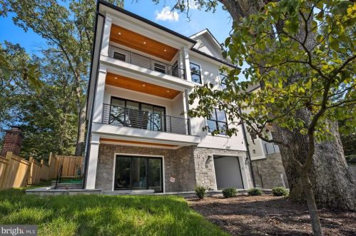 2337 King Pl, Washington, DC 20007-1030