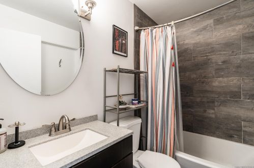 3682 Cliff Way, Oceanside CA  92056-4703 exterior