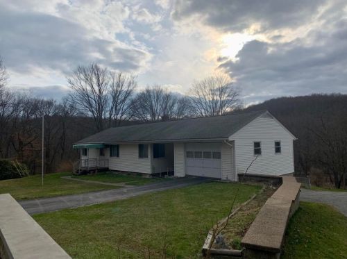 1426 Kittanning Pike, Karns City PA  16041-1816 exterior