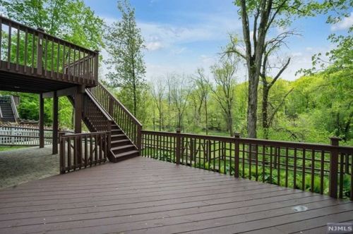 44 Hunters Run, Oakland NJ  07436-2344 exterior