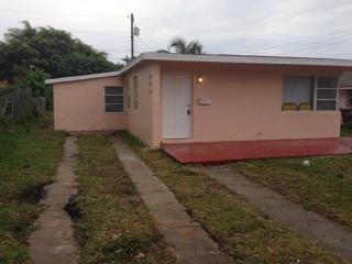 809 39th St, West Palm Beach FL  33407-4009 exterior