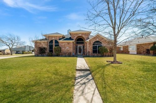 1422 Baker Dr, Cedar Hill TX 75104-1342 exterior