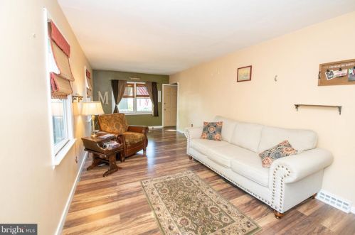 412 Clymer Ave, Yardley, PA 19067-2270
