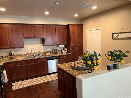 27912 Avalon Dr, Santa Clarita, CA 91351-2043