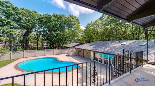 2716 Edgewood Dr, Dyer IN  46311-2309 exterior