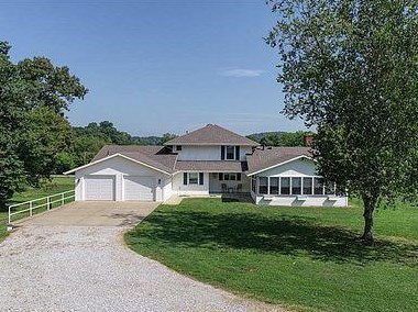 8642 Eckelberry Rd, Cambridge, OH 43725-9269