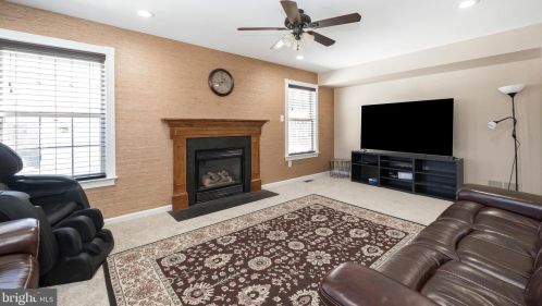 135 Anthony Wayne Dr, Collegeville, PA 19426-3489