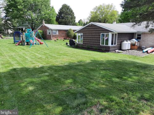 541 Old Orchard Ln, Camp Hill PA  17011-1829 exterior