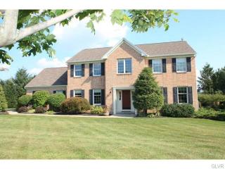 8464 Redhaven St, Fogelsville, PA 18051-1931