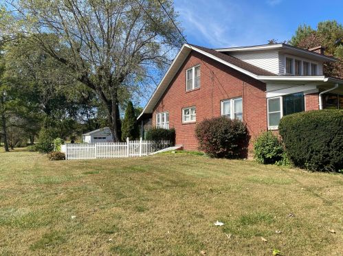4015 Roseville Rd, Zanesville, OH 43701-8141