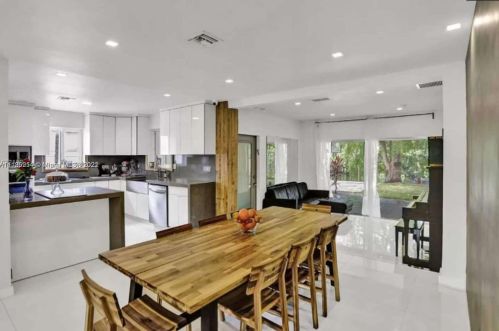 607 31st Ave, Hollywood FL  33021-6101 exterior