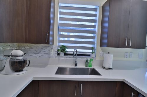 15832 91st Ct, Hialeah FL  33018-1951 exterior