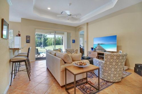 365 Harvard Ln, Naples, FL 34104-5700