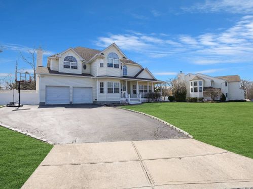 8 Daremy Ct, Lake Grove NY  11755-3226 exterior