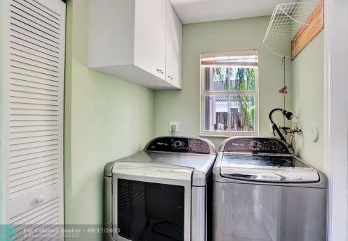 2489 191 Ave, Hollywood FL  33029-4610 exterior