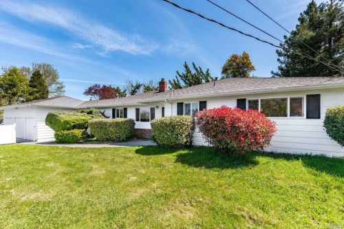 5625 Henning Rd, Sebastopol CA  95472-6332 exterior