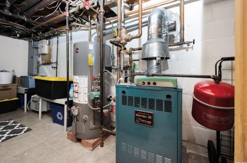 2893 Arnold Ave, Rockville Centre NY  11572-2032 exterior