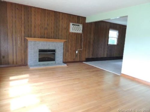 3 George St, Waterbury, CT 06706-2518
