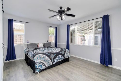 9674 Two Harbors Dr, Elk Grove CA  95624-4491 exterior