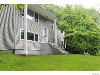 8 Whangtown Ct, Kent Lakes, NY 10512-4031