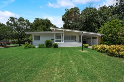 8332 Carrick St, Fort Worth, TX 76116-6818