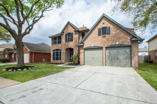 8819 Hedgestone Ct, Morgans Point TX  77571-3781 exterior