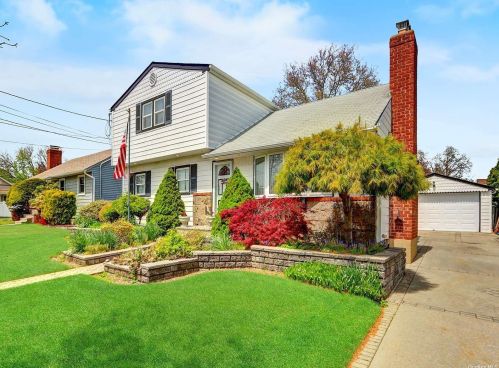 166 Maple Ave, Bethpage, NY 11714-1917