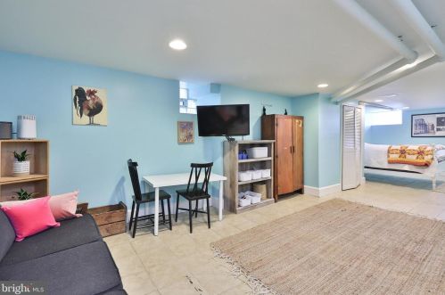 425 Gln Echo Rd, Philadelphia PA 19119-2915 exterior