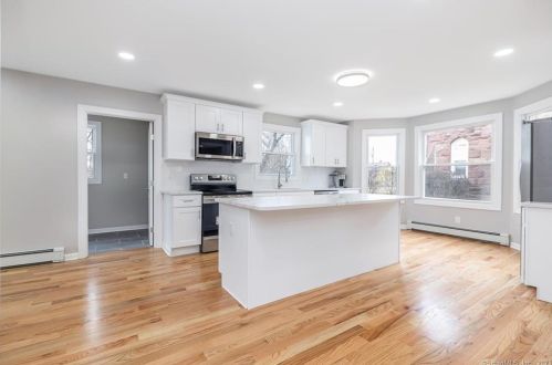 52 Church St, Windsor Locks CT  06096-2331 exterior