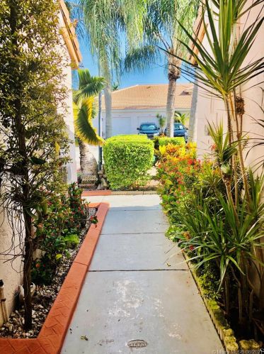 11764 17th Ct, Hollywood FL  33025-5603 exterior