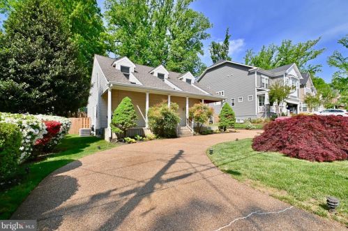 1940 Hillside Dr, Falls Church, VA 22043-1415